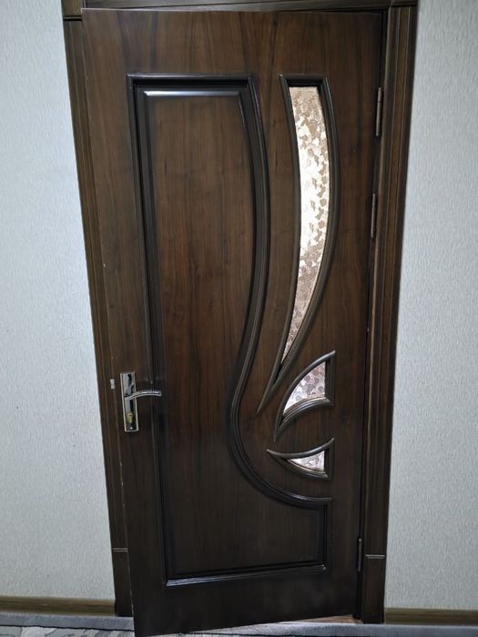 двери из материала шпон в хорошем состоянии