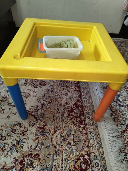 Стол пластиковый