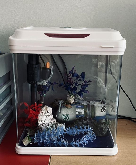 Компактен аквариум 17литра  в отлично състояние