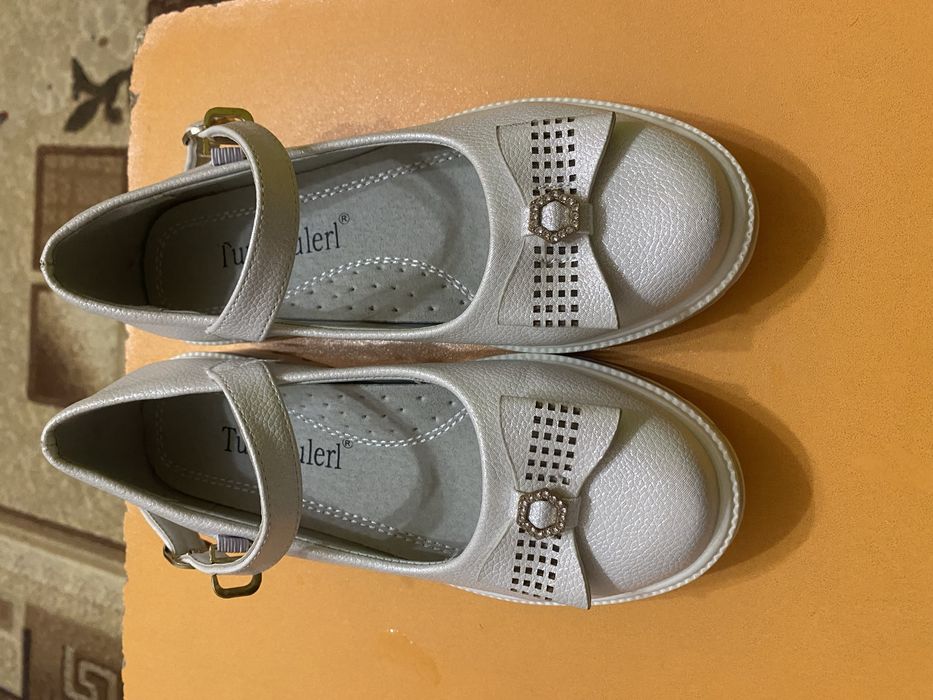 Туфли для девочек и мальчиков