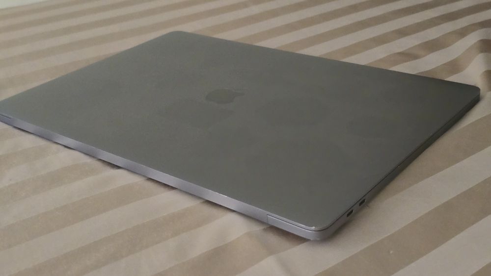 Macbook Pro 16 2019 A2141 i9 2.3ghz 1TB 16GB RAM AMD Radeon Pro 5500M