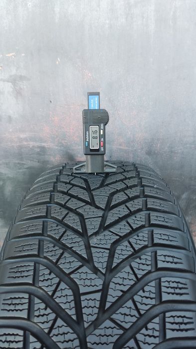 1брой  зимна гума 205/55/16 Yokohama Blue Earth 
8.16mm
Перфектно съст