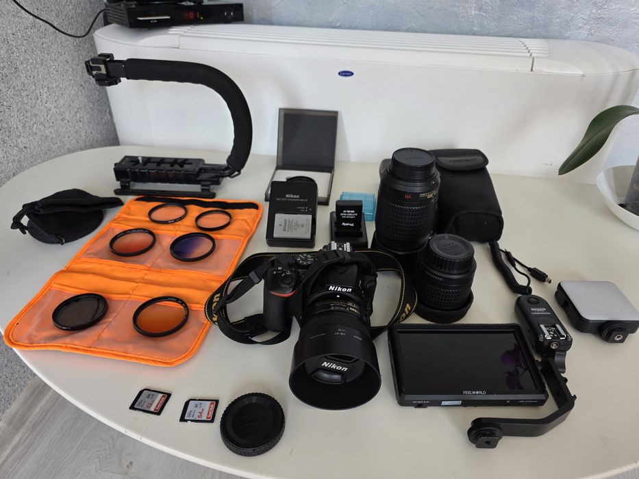 Nikon D5600 пълен комплект с 3 обектива и аксесоари