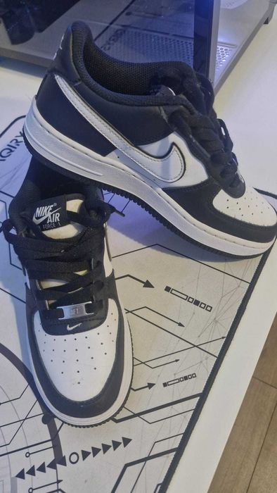 Adidasi NIKE, piele,stare f buna,marimea 37.5