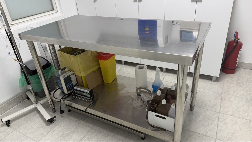 Masa de inox uz veterinar