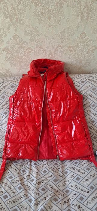 Продам жилет-пуховик