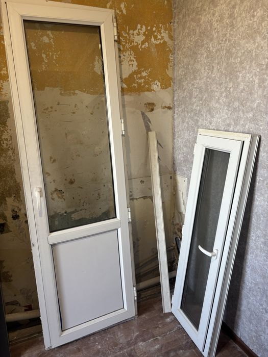 Пластиковый дверь и окно