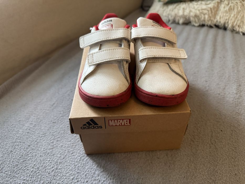 Adidas xMarvel marimea 22