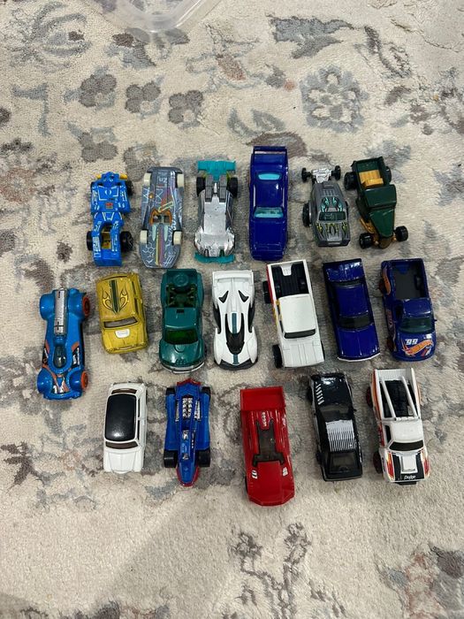 Продам машинки hot wheels хот вилс оригинал