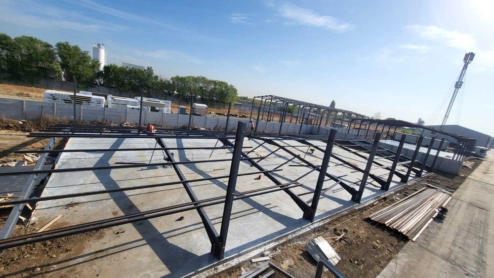 Hală Metalica 20×40 m – pereți sandwich și acoperiș rezistent