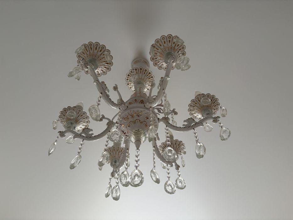 Продам люстру 6-тирожковую