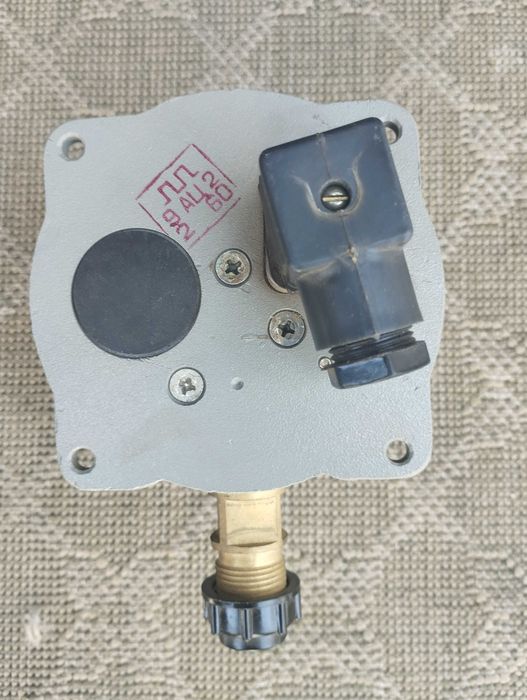 Манометр ДМ 2010-СгУ2