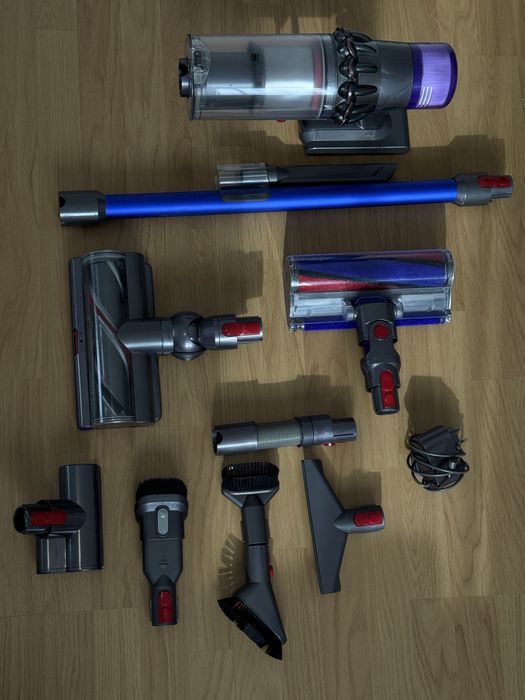 Vand Dyson V11 Absolute - Extra Pachet Complet Accesorii