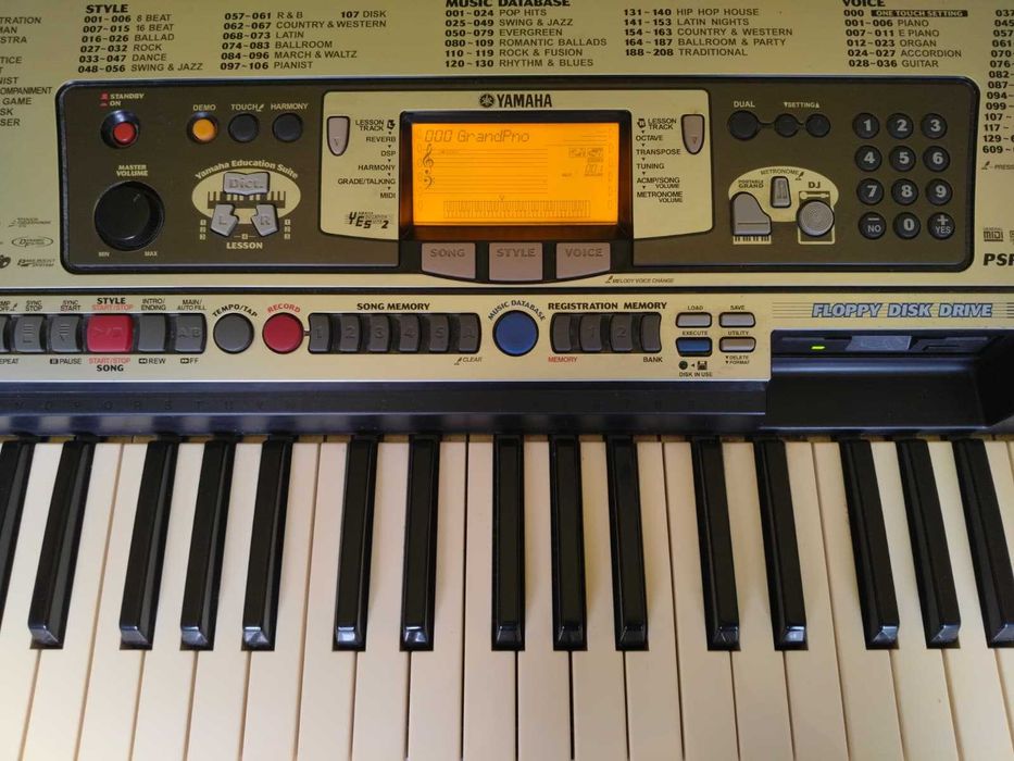 Orga Yamaha PSR 350 cu stativ