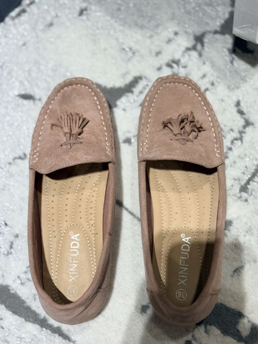 Макасины мягкие, как тапочки. В идеальном состоянии. Не ношены