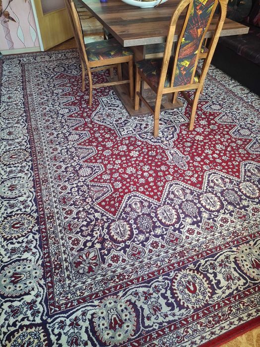 Персийски килим, почти нов.