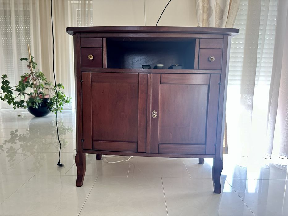 Mobila de lemn masiv Casa Roma