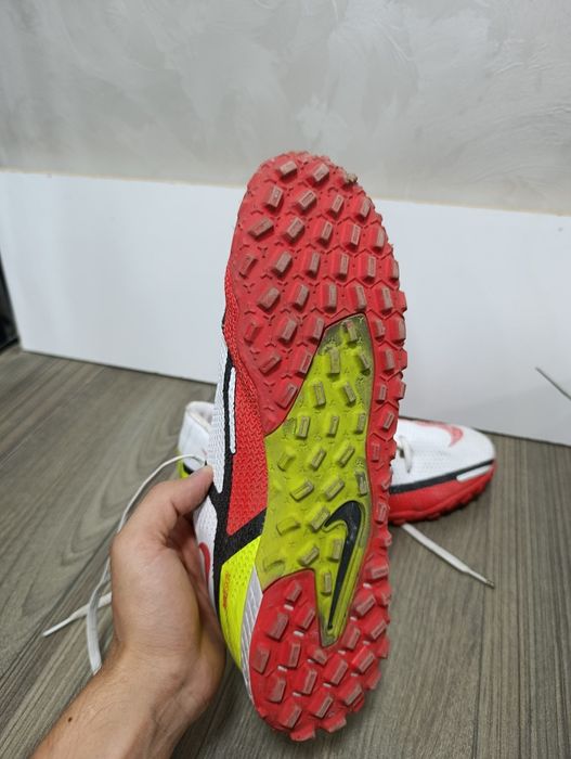 Бутсы Nike React Phantom GT2 TF, размер 42 (US 8.5, UK 7.5)