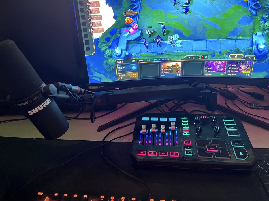 Brat microfon Elgato Low profile arm