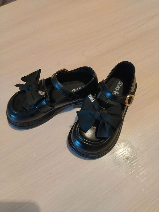 Продам детскую обувь