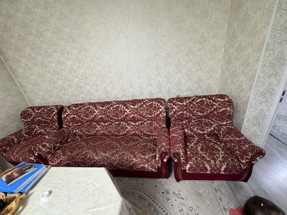 Срочно продам диван