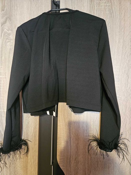 Дамски черен костюм