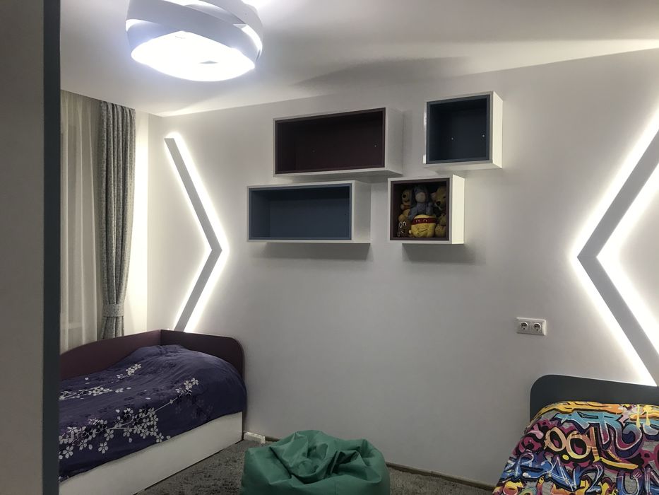 легла 90/200-с матрак 80/190/матрака е вкл.в цената и две нощни шкафче