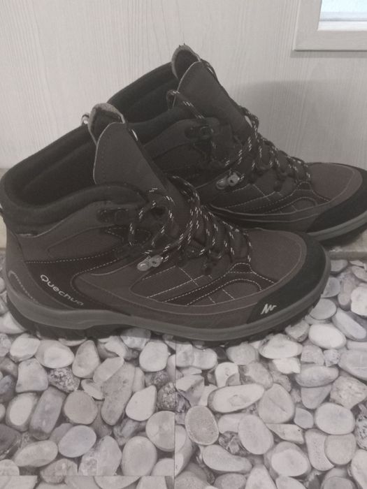 Продавам зимни боти за туризъм и сняг