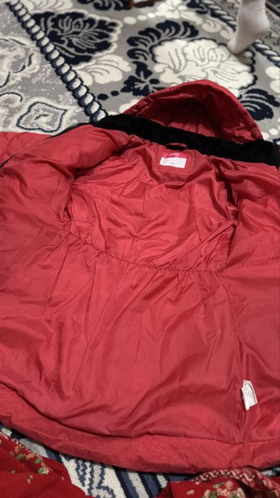 Продам куртку для девочек