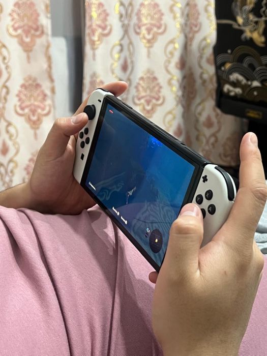 Nintendo Switch OLED + Zelda + 256GB