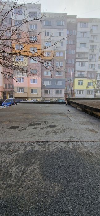 Продавам гараж Ж.К ДЪБНИКА