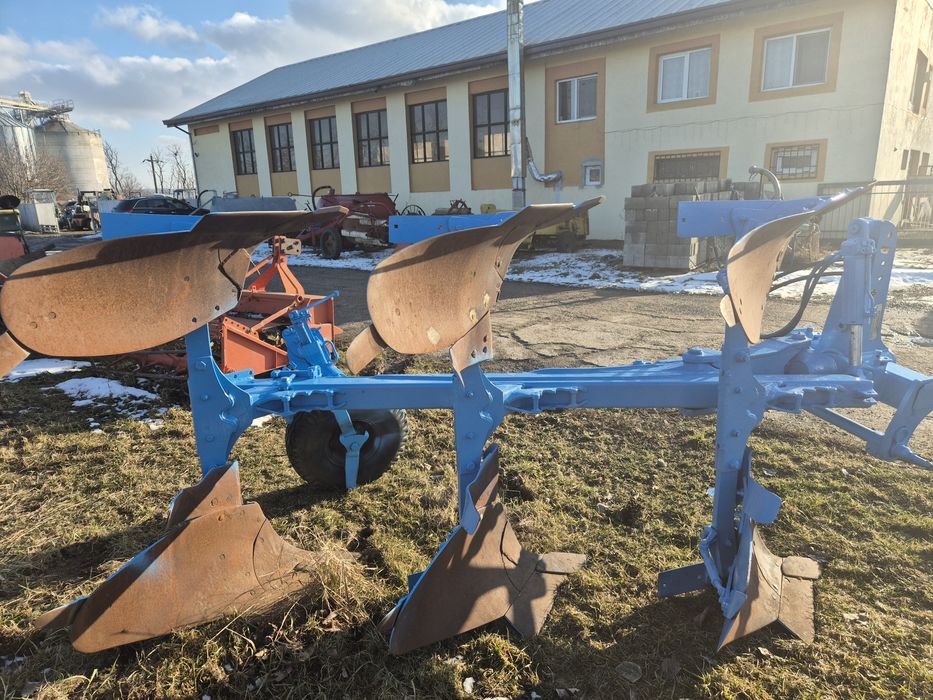 Plug LEMKEN cu 3 cormane reversibil.