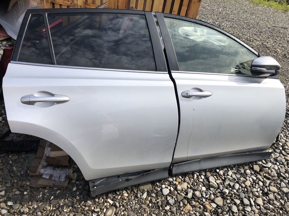 Usa dreapta fata/usa dreapta spate Toyota rav 4. 2013-2017. Oglinda