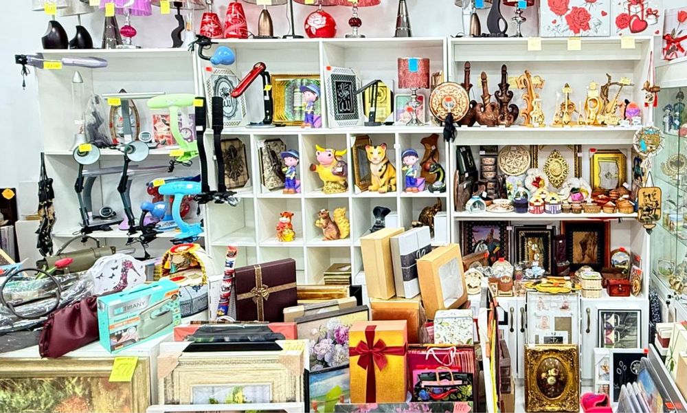 Продаются белые стелажи