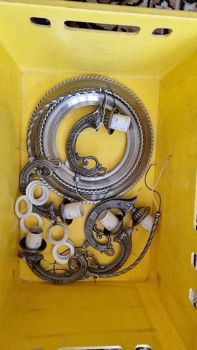 Продаётся люстра.