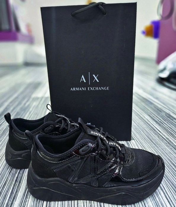 Продавам маратонки Armani