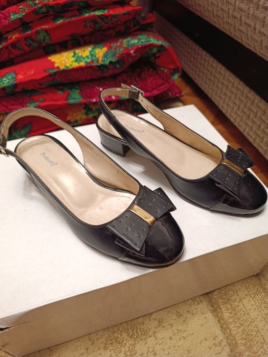 Босоножки женские 37 размер