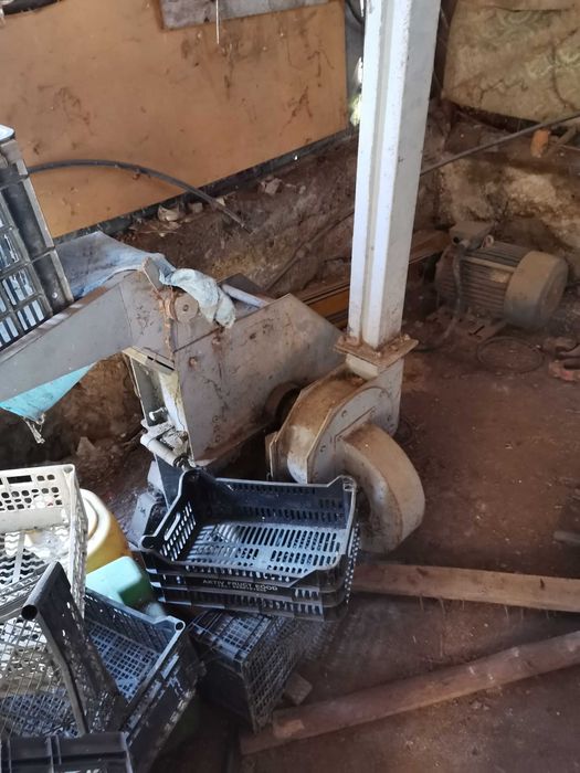 Фуражомелка с 24 броя чукове