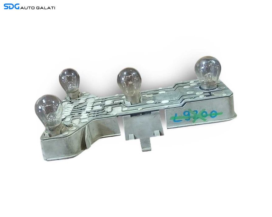 Soclu Suport Bec Becuri Stop Tripla Stanga Volkswagen Passat B5 1997 - 2001 Cod 3B5945257 [LR9416]