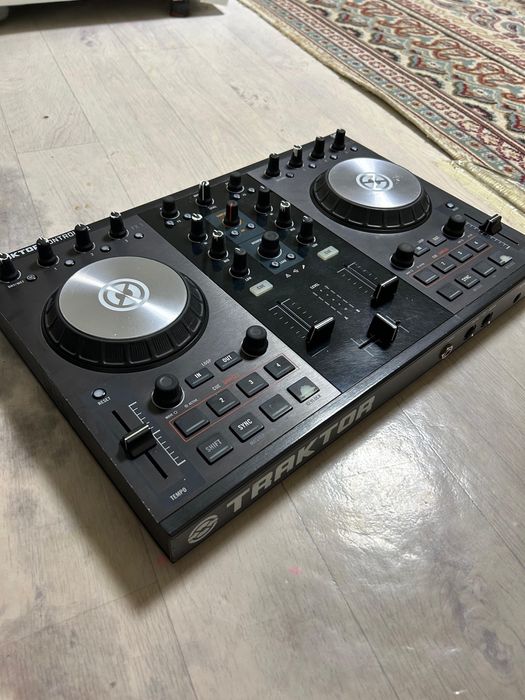 Контроллер Traktor Kontrol S2