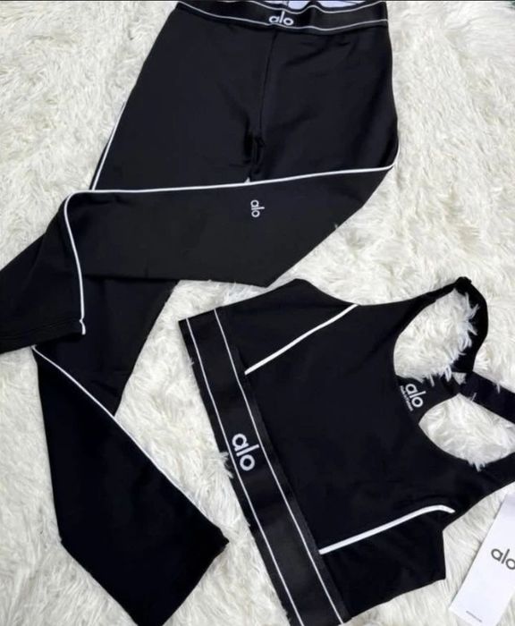 НАМАЛЕН Дамски оформящ екип Alo Yoga КЪС и ДЪЛЪГ КЛИН
Размер