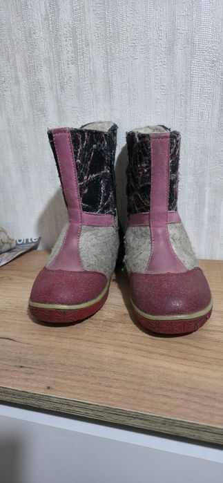 Бесплатно забирайте обувь для девочек.