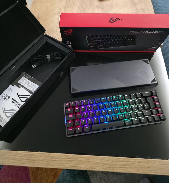 Asus ROG  Falchion wireless геймарска клавиатура