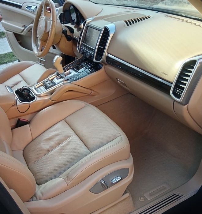 Vand Porche cayenne bine ingrijit merita vazut