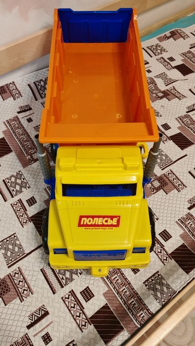 Грузовик игрушечный супергигант