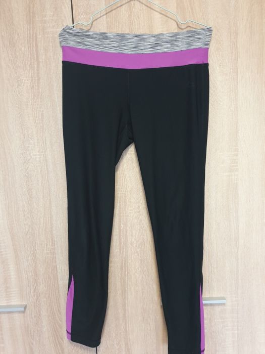 Vand pantaloni sport adidas (40lei ambele  perechi)