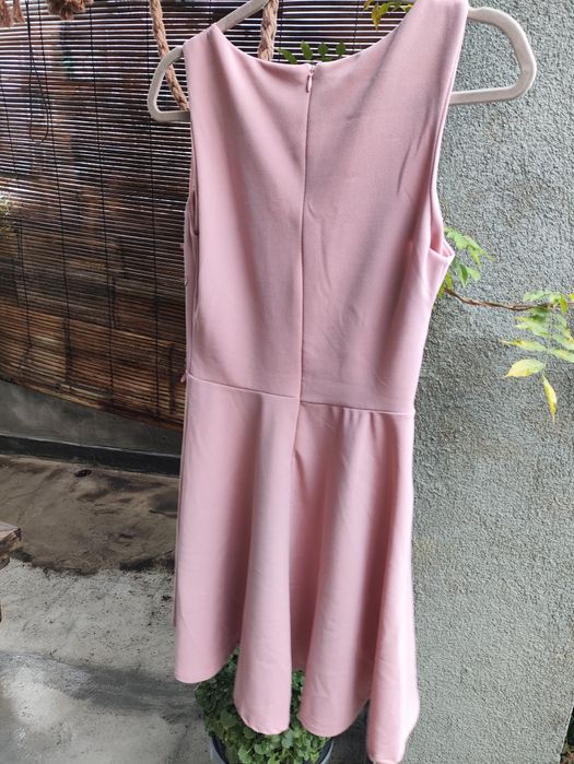 Къса рокля с дантела