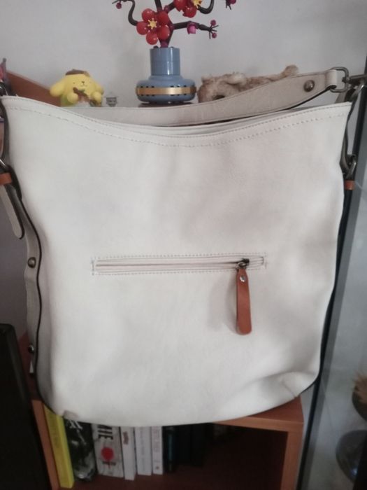 Две дамски чанти бяла и бежава