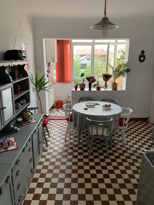 Apartament 3 camere mobilat, decomandat, 100 mp utili + garaj încălzit | Semicentral: Gruia – Str. Cîmpeni
