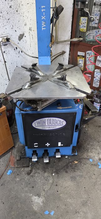 Машина Монтаж демонтаж на гуми  950 евро